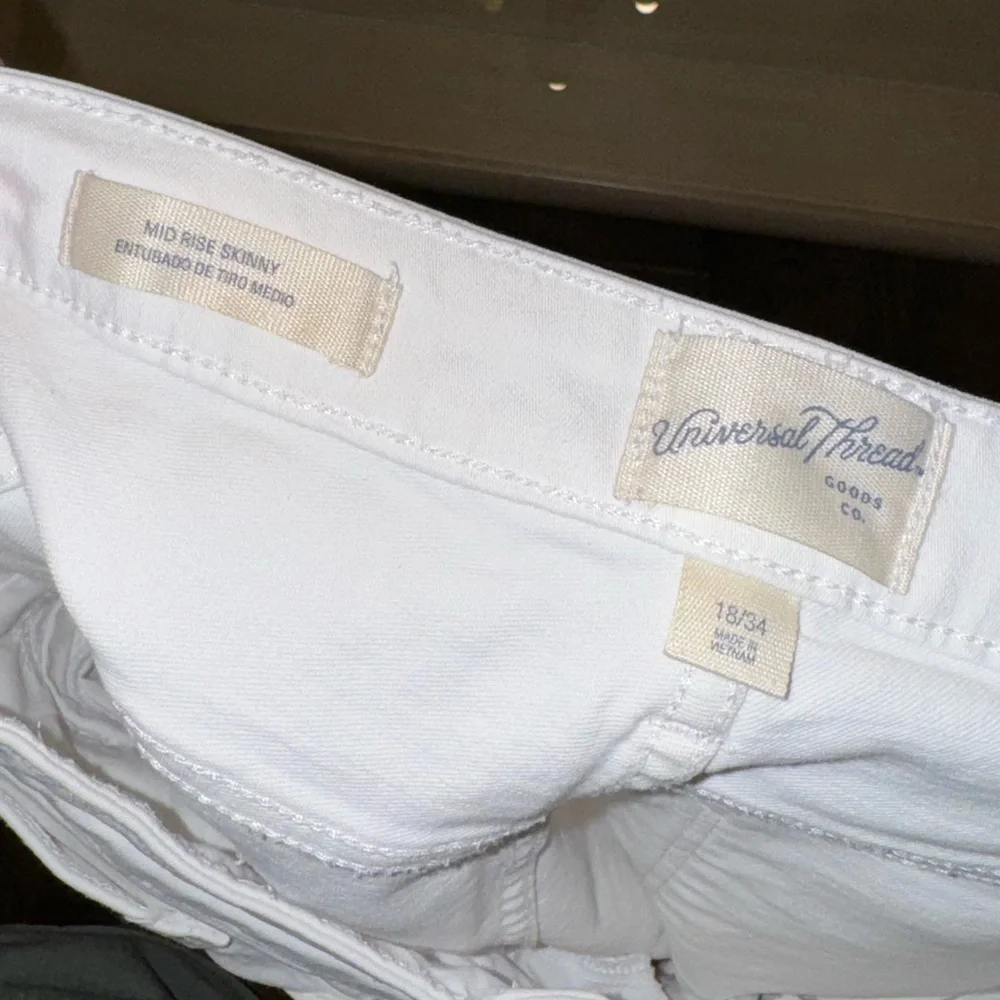 Universal Thread Mid Rise Skinny White Ripped Jeans 18/34 - Picture 3 of 3